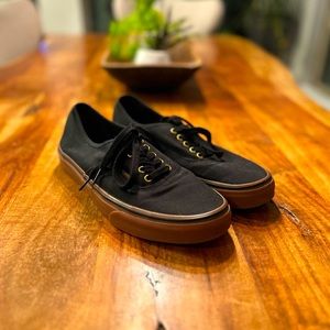 VANS AUTHENTIC GUM SHOE SIZE 11.5